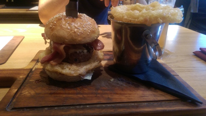 Served on wood, bucket of fries... what do pubs have against plates?
